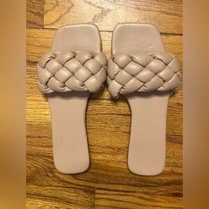Women’s sandals size 8.5